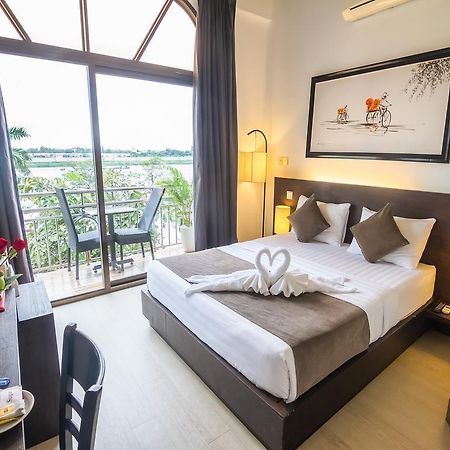 Adore Riverside Hotel Phnom Penh Dış mekan fotoğraf