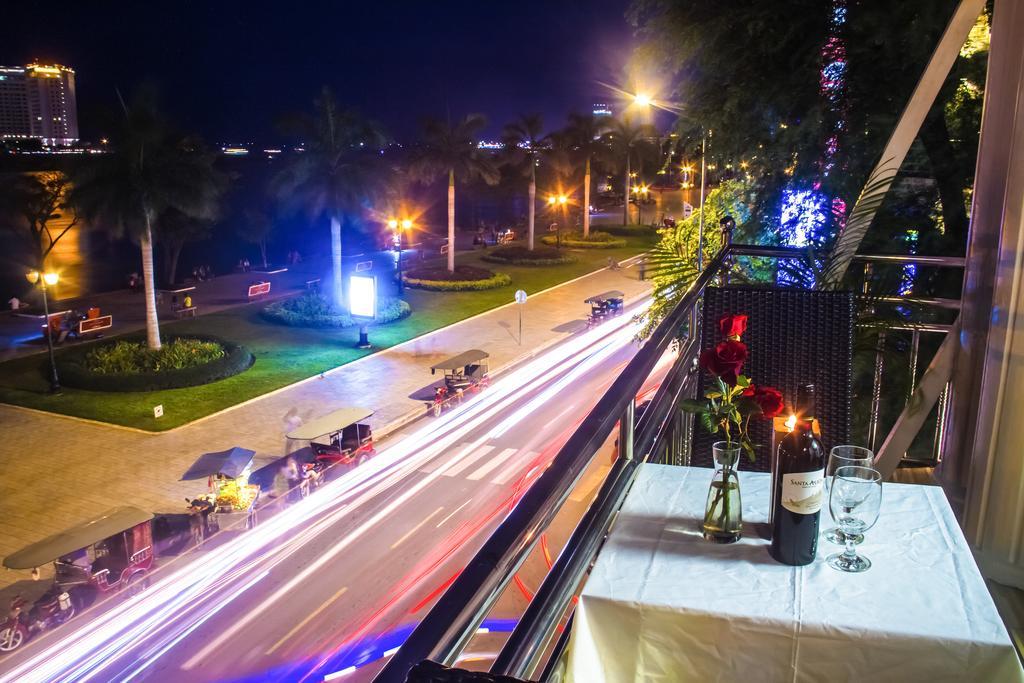 Adore Riverside Hotel Phnom Penh Dış mekan fotoğraf
